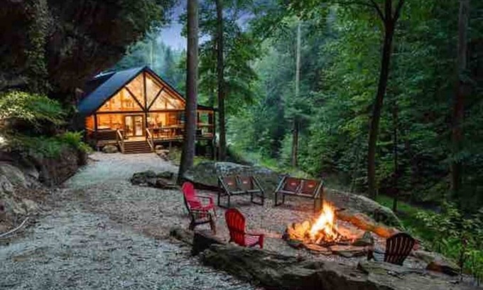 Slade Cabin | Experience Freedom Falls: Hot Tub & Waterfall Retreat