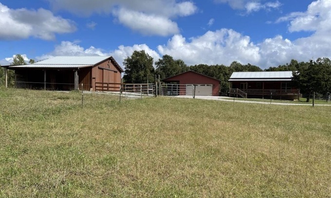 Jamestown Cabin | Pet-Friendly Retreat with Scenic Pastures & Family Comfort