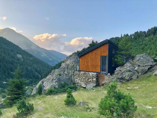 Donji Crnobreg Villa | Escape to Cabin on a Rock - Family-Friendly Mountain Retreat