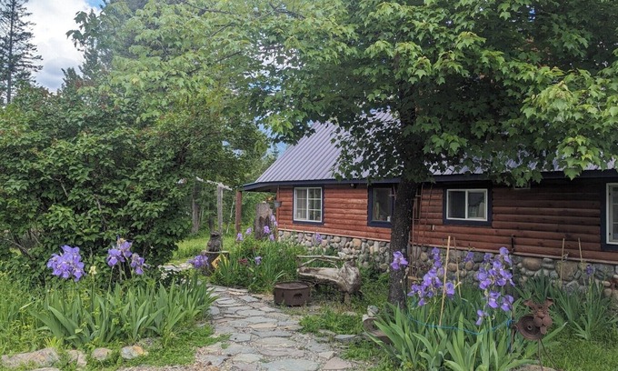 Heron Cabin | Cabin on a working homestead in Heron, Mt. " Heifer, Pork and Pecker Farm"n