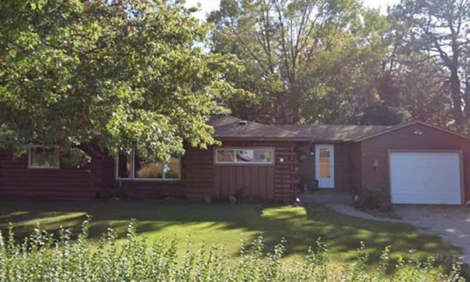 Hampton House | Pet-Friendly Cabin on Beeds Lake - Guest Rated 10/10
