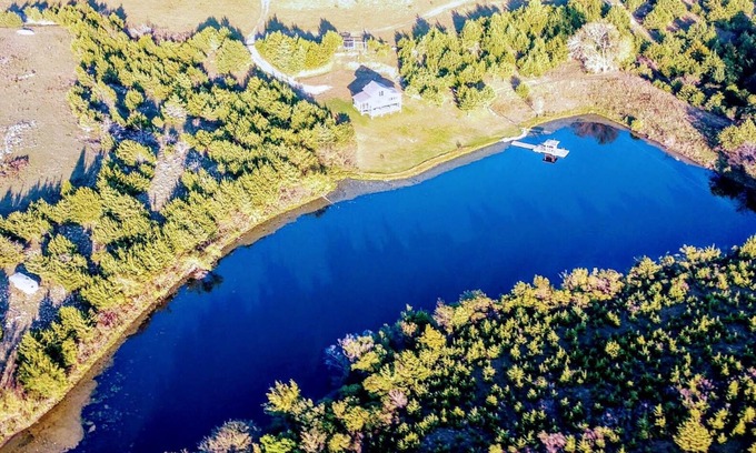 Junction City Cabin | Idyllic Cabin Retreat Overlooking Scenic Four-Acre Pond