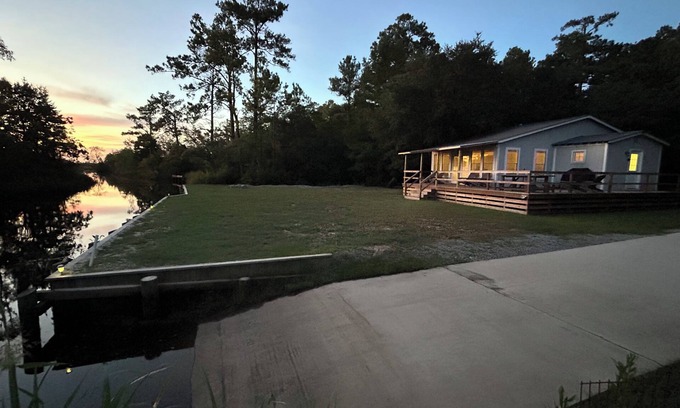 Huger Cabin | Idyllic Cabin on French Quarter Creek with Scenic Views