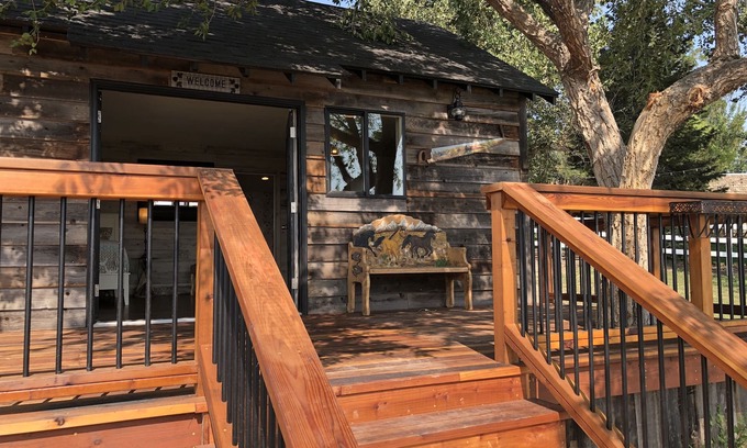 Marsing Cabin | Idyllic Cabin on the Cliff by the Snake River - 10/10 Rated