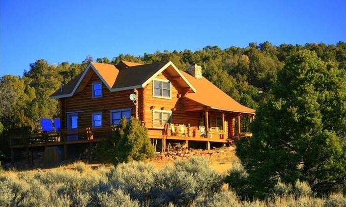 Spanish Valley Cabin | Serene Cabin with Scenic Views of Moab - Guest Rated 9.4