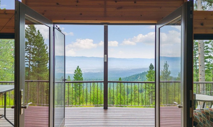 Victor House | Scenic Cabin in the Bitterroots with Kid-Friendly Amenities