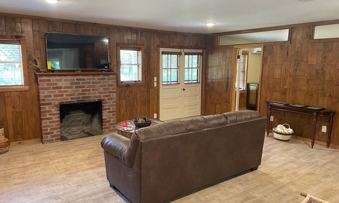 Elizabeth Cabin | Family-Friendly Cabin Near Lake Norfork - Perfect Getaway!