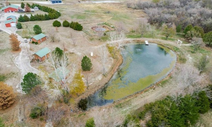 Mulvane Other | Tranquil Cabin Retreat with Hot Tub & Breakfast Included