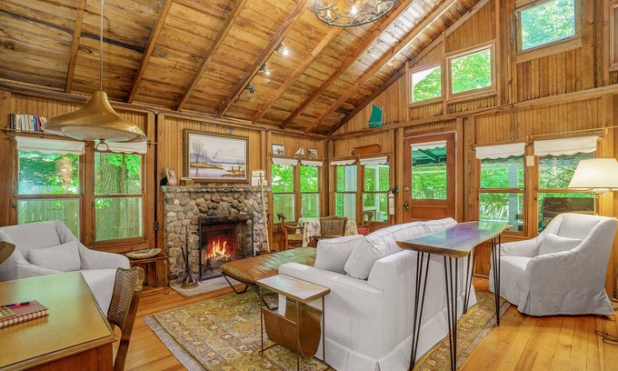 Frankfort Cottage | Cozy Cabin-Style Cottage with Ocean View and Full Kitchen