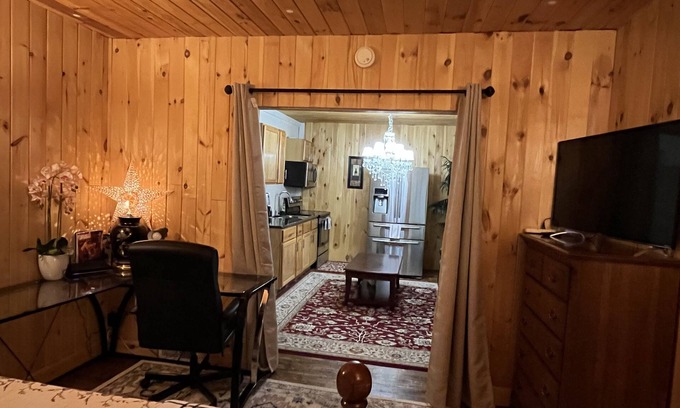 Lansing Apartment | Cozy Cabin with Private Entrance near FRIB and MSU