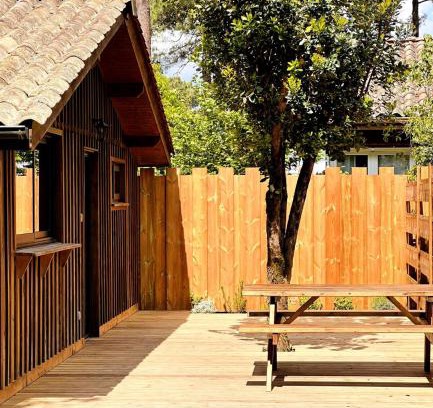 Taussat House | Cabin, terrace and enclosed garden