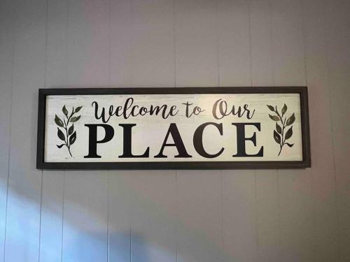 Mathias House | Welcoming Cabin: Pet-Friendly Haven with 9/10 Guest Rating