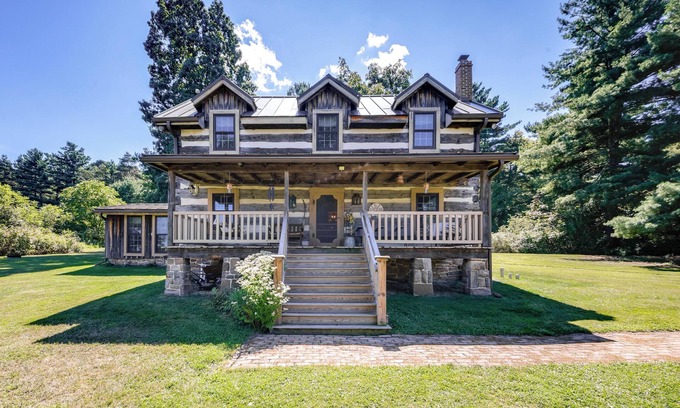 Pine Grove Mills Cabin | Cozy Cabin Retreat ~ 10/10 Rated Near Penn State!