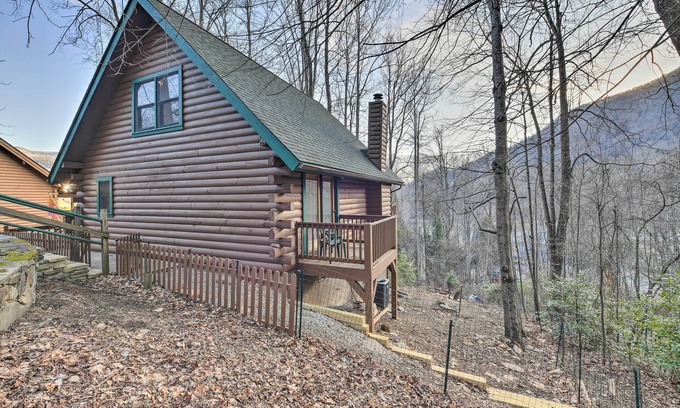 Valley Creek Run Cabin | Cozy Cabin Retreat with Fire Pit Near Cataloochee Skiing