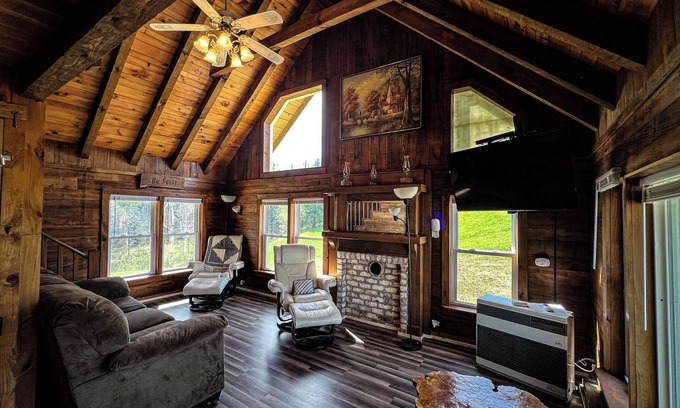 Mouth of Wilson Cabin | Cozy Cabin with Scenic Views and Foosball near Camp Cheerio