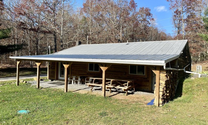 Franklin Cabin | Idyllic Cabin Retreat Near the Black Top, Rated 9.8/10