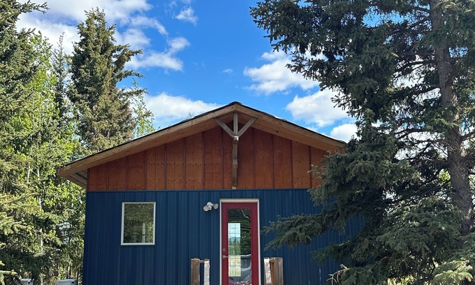 Whitehorse Cabin | Cabin with fields of dreams! Dry cabin with all the comforts and amazing views.