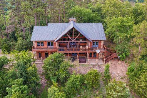 Broken Bow House | Cozy Broken Bow Cabin with Game Room & Private Hot Tub