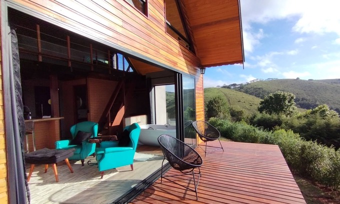 Campos do Jordao Cabin | Mountain Retreat with Hydromassage & Breathtaking Views