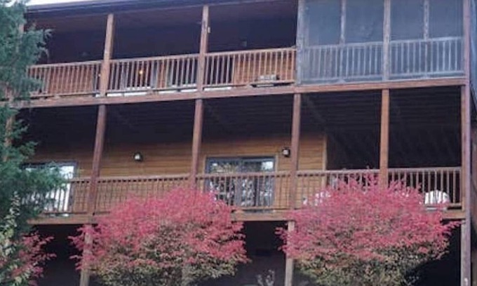 Lost River Cabin | Mountain View Cabin with Gourmet Kitchen & Spa Amenities