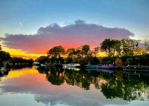 Quartier de la Muette Apartment | Unique Floating Cabin at Bagatelle with Breakfast Included