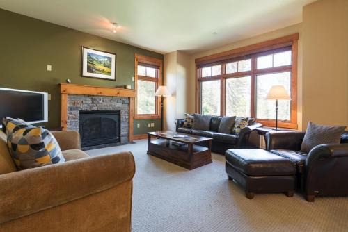 Crooked Pines House | Pet-Friendly Cabins 21: Family Escape with Great Amenities