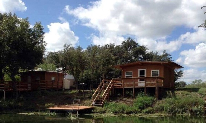 Mertzon Cabin | Cozy Cabins at Spring Creek with Kitchen & Breakfast Included