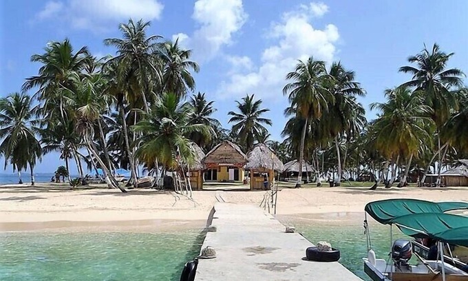 Carti Tupile Hotel | Cozy Cabins on Aguja Island with Spa & Family-Friendly Fun
