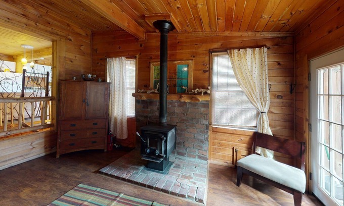 Logan Cabin | Comfortable Cabins in Hocking - Willow Tree with Pool & Hot Tub