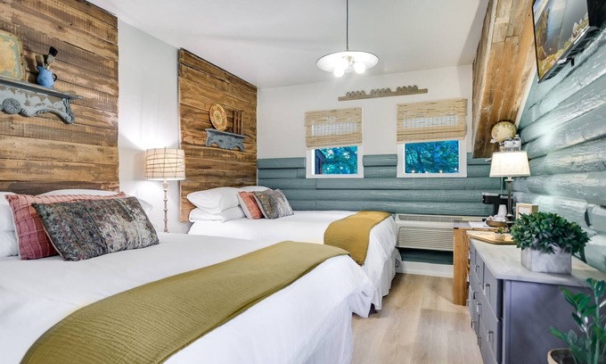 Wimberley Cabin | Top-Rated Sunshine Suite at Cabins on the Square