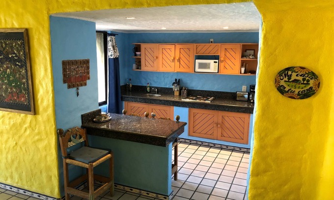Centro Condo | Prime Cabo Condo 50: Downtown Marina Retreat with Kitchen