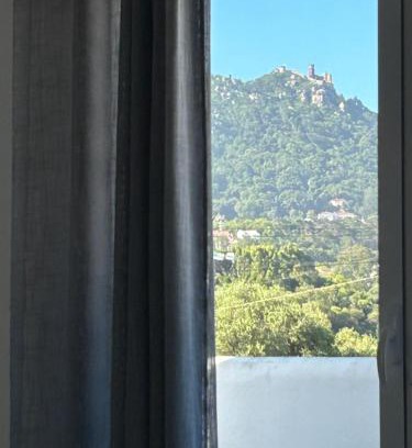 Varzea de Sintra Apartment | Eco-Friendly Cabriz White House: 4-Star Family Retreat