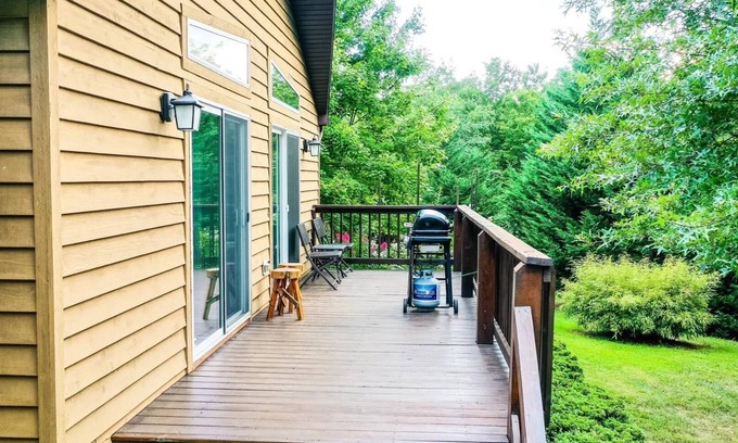 Berkeley Springs House | Ideal Cacapon Connected Workplace Retreat for All Travelers