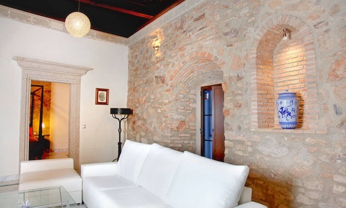 Caceres Old Town Apartment | Experience Caceres Apartment Chorrillo Intramuros - 9.8 Rated!