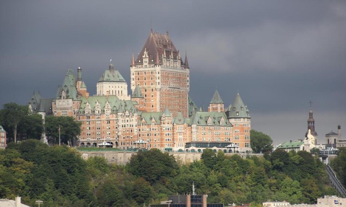 Desjardins House | Oceanfront Escape at Cachet du 19e - Rated 9.4/10!