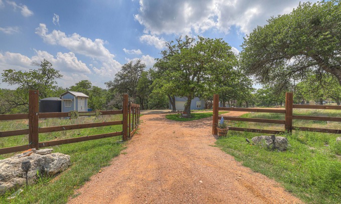 Fredericksburg House | Cactus Flower Peaceful Hill Country Escape!