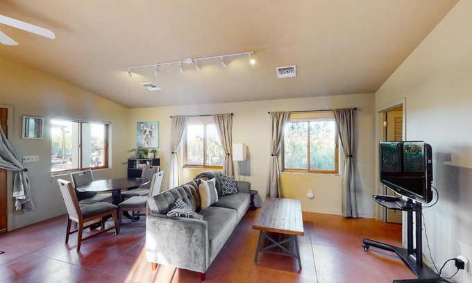 Tucson Hotel | Pet-Friendly Cactus Grove Casita: Rated 8.7/10 by Guests