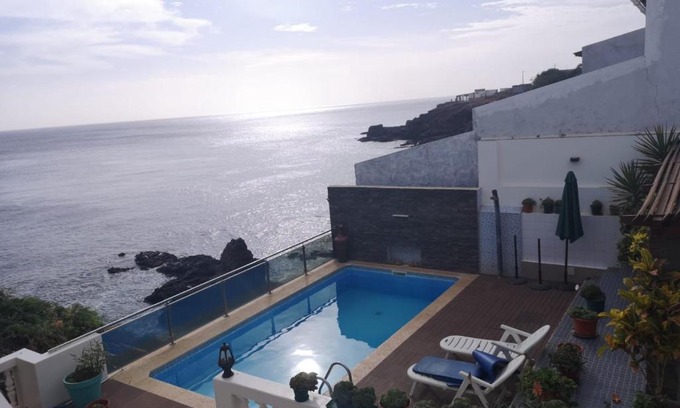 Cidade Velha House | Cozy Cactus Guest House with Pool and Ocean View