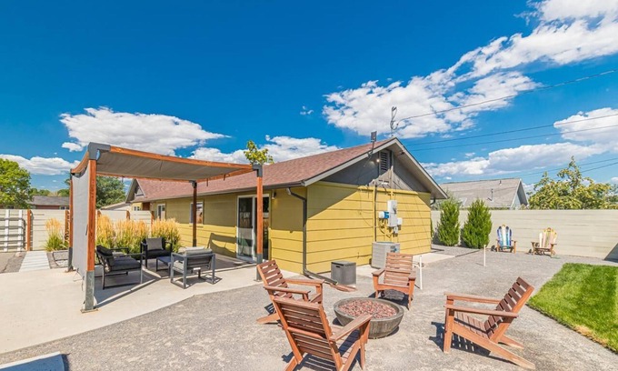 Fruita House | Cozy Cactus I with Pool, BBQ & Firepit for Your Stay