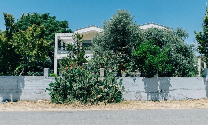 Prinos Apartment | Pet-Friendly Cactus Suite with Hot Tub, Rated 9.5/10