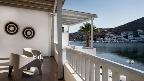 Merichas Hotel | Cozy Oceanfront Cactus Suites Kythnos with Great Views