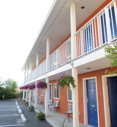 Okanagan-Similkameen Hotel | Budget-Friendly Stay at Cactus Tree Inn with Pool Access