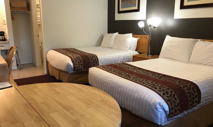 Okanagan-Similkameen Hotel | Explore Cactus Tree Inn: Eco-Friendly Stay with Pool Access
