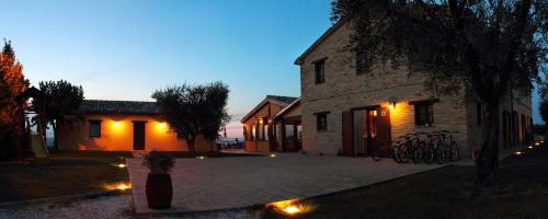 Montecarotto House | Cadabò: Guest Rated 8.4 with Oceanfront Views & More