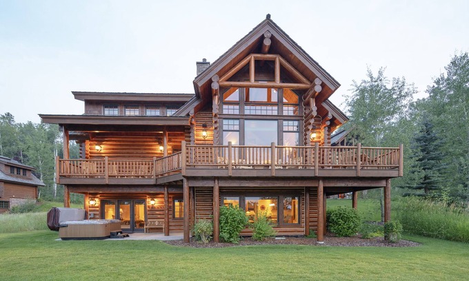 Victor House | Explore Caddis Cabin: 5BR Retreat with Hot Tub & A/C