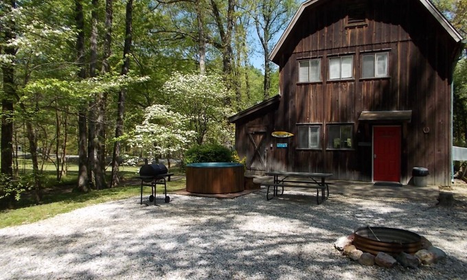 Caddo Gap Cabin | Adventure Awaits at Caddo River Crossing - The Barn Cabin