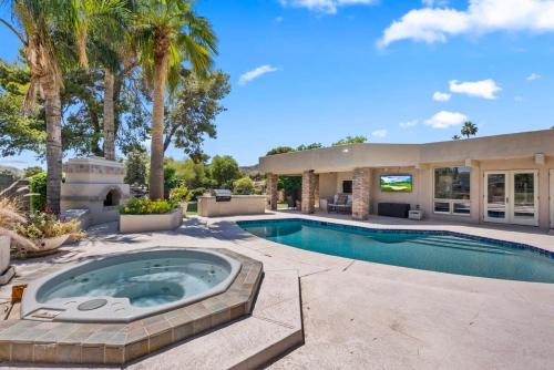 Moon Mountain Vistas House | Family-Friendly Caddy Shack: Pool, Golf Views & Arcade Fun