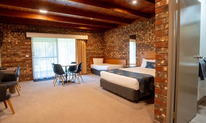 Moama Hotel | Discover Cadell on the Murray Motel Resort - 4-Star Retreat