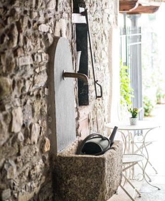 Como Apartment | Oceanfront Bliss at Cadepulan - Guest Rated 9.9/10