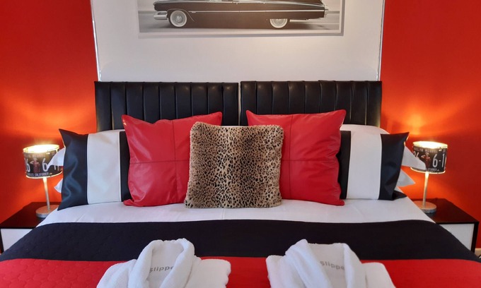 Rothesay Hotel | Discover Cadillac Kustomz Hotel: Oceanfront Bliss Awaits